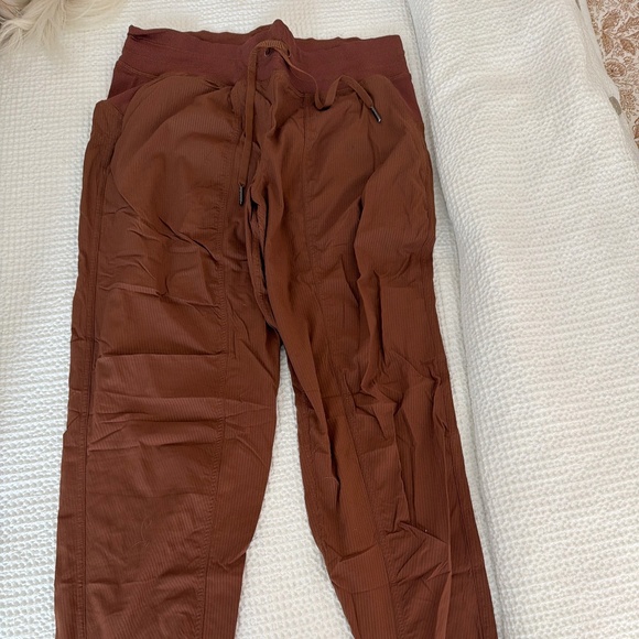 Lululemon jogger - Picture 1 of 3
